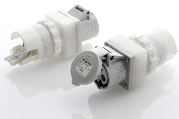 Two-part interlocking with CEE socket outlet